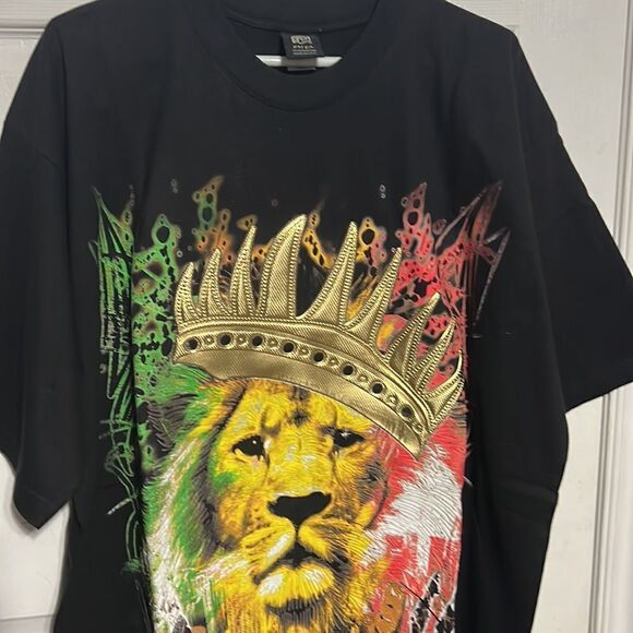 🔥🔥 Near Vintage FUYA LIFESTYLE Y2K “CROWN LION KING” Graphic AOP Tee - Sz 2XL - Picture 5 of 11
